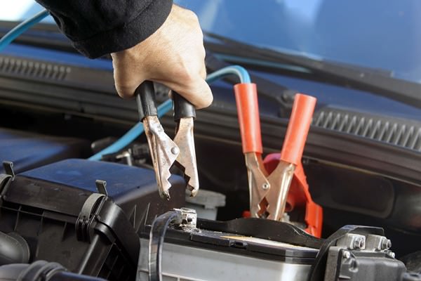 خطرات باتری به باتری که به خودرو آسیب می‌زند چیست؟