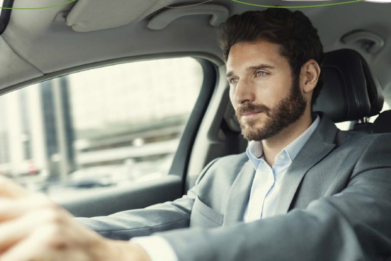 نحوه بهتر نشستن پشت فرمان خودرو چگونه است؟