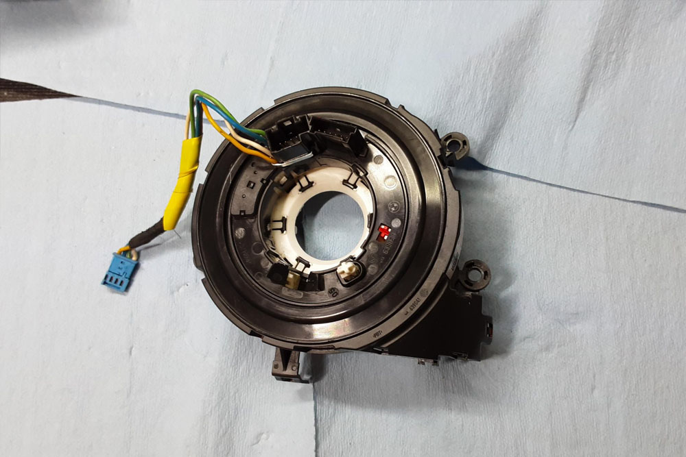 فنر ساعتی فرمان خودرو چیست و چه کاری انجام میدهد؟ 2 فنر ساعتی فرمان