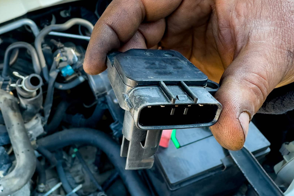 گاز خوردن بی دلیل خودرو به چه علت اتفاق میافتد؟ 1 گاز خوردن بی دلیل خودرو