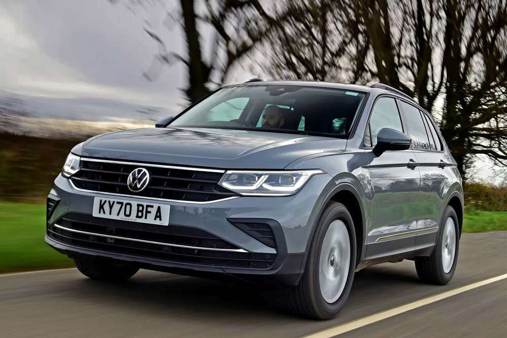 معرفی بهترین خودروهای جهان با سانروف پانورما در سال ۲۰۲۵ 6 بهترین خودروهای جهان با سانروف