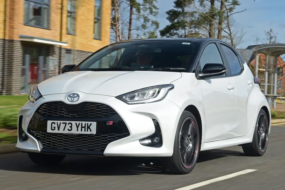 معرفی بهترین خودروهای جهان با سانروف پانورما در سال ۲۰۲۵ 1 بهترین خودروهای جهان با سانروف