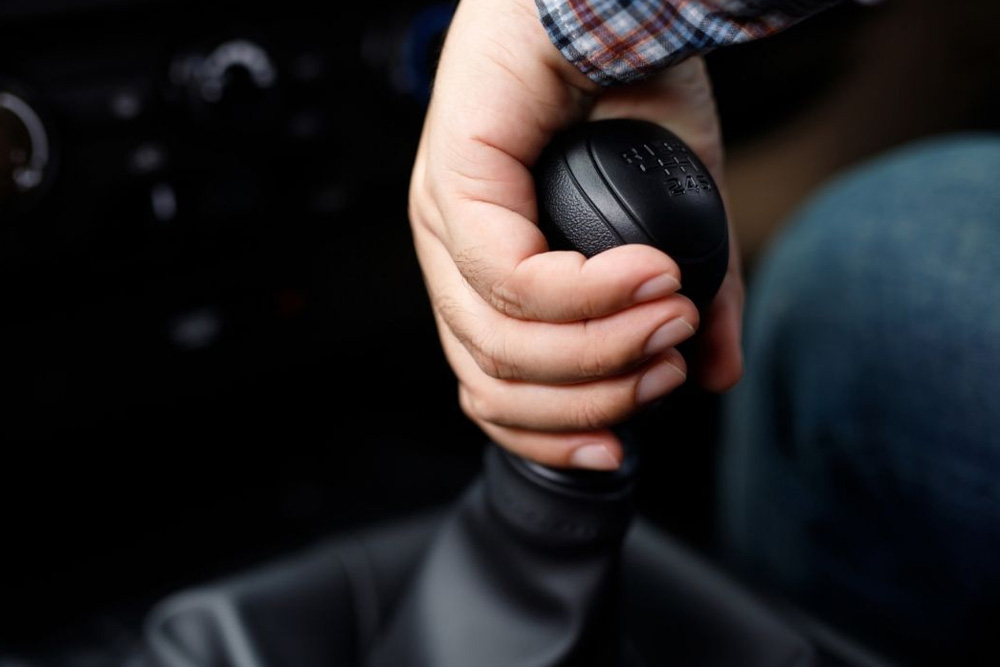 دنده مرده چیست و چرا نباید با آن رانندگی کرد؟ 2 دنده مرده