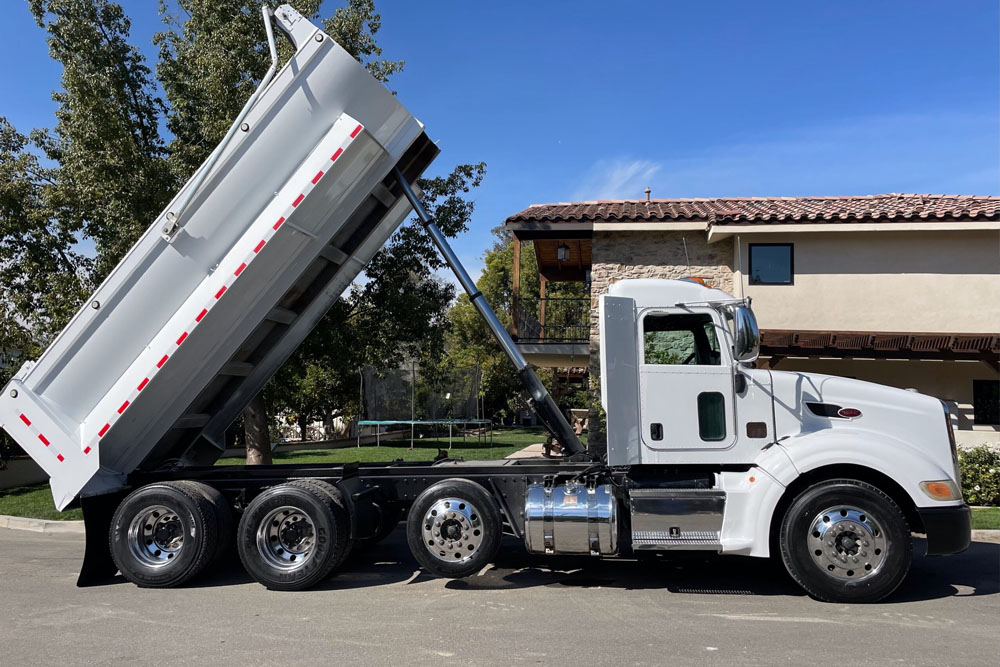 فرق کامیون باری با کمپرسی چیست؟ 2 فرق کامیون باری با کمپرسی