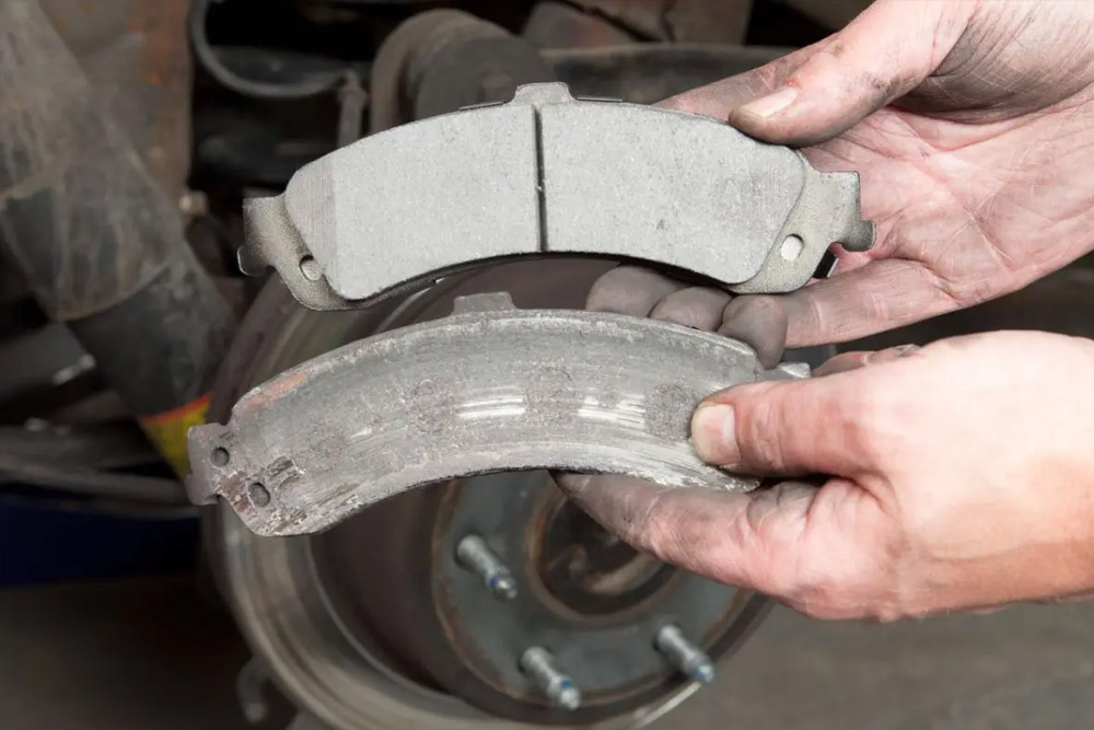 سوت کشیدن ترمز ماشین به چه دلیل است؟ 2 سوت کشیدن ترمز