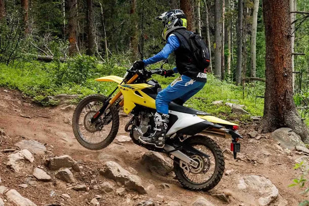 بهترین موتورسیکلت های دومنظوره اسپرت ۲۰۲۵ 2 موتورسیکلت های دومنظوره اسپرت ۲۰۲۵