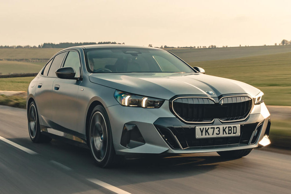 بهترین سدان های شش سیلندر ۲۰۲۵ 6 بهترین سدان های شش سیلندر ۲۰۲۵