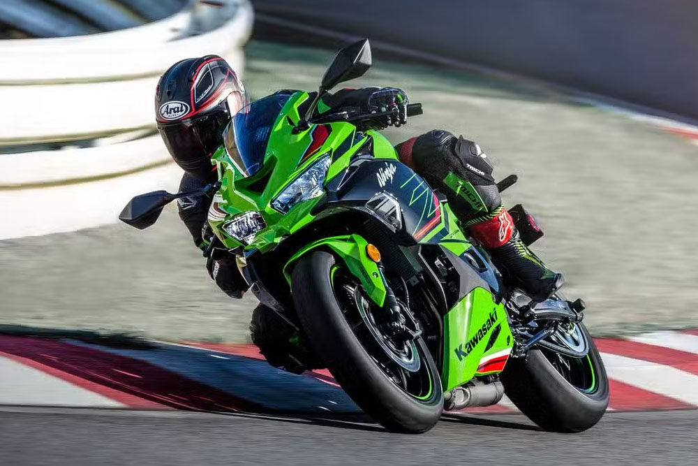 کاوازاکی نینجا ZX-4R