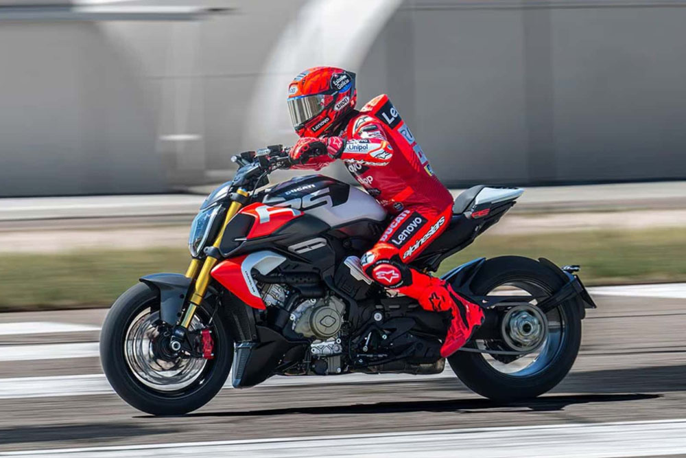 مدل ۲۰۲۶ دیاول V4 RS پرشتابترین موتورسیکلت دوکاتی تا به امروز 5 مدل ۲۰۲۶ دیاول V4 RS