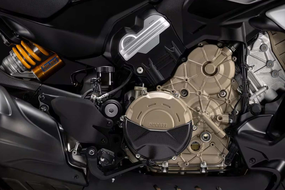 مدل ۲۰۲۶ دیاول V4 RS پرشتابترین موتورسیکلت دوکاتی تا به امروز 3 مدل ۲۰۲۶ دیاول V4 RS