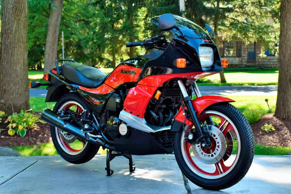 پیشگامی کاوازاکی در کاربرد القای اجباری در موتورسیکلت های تولیدی 2 کاربرد القای اجباری در موتورسیکلت