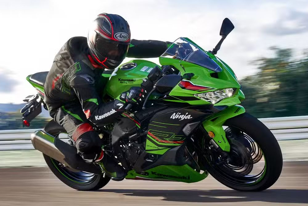 کاوازاکی نینجا ZX-4R