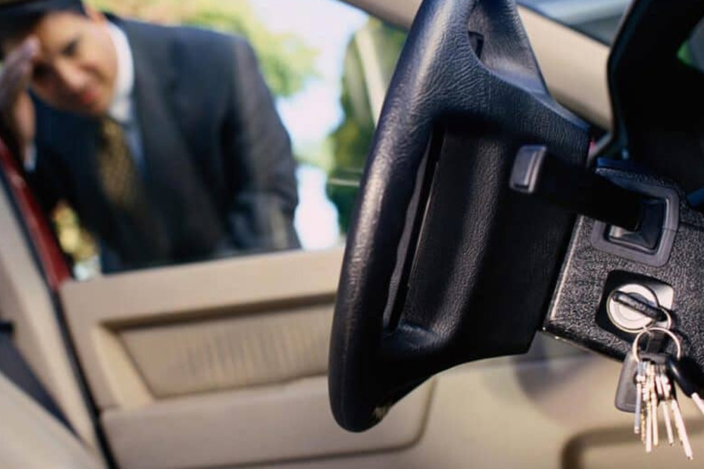 جا ماندن سوئیچ در ماشین