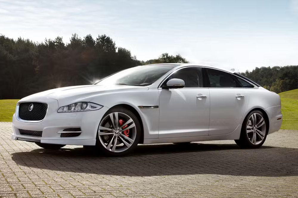 سدان سوپرشارژ ۵۰۰ اسب بخاری جگوار با تجربه سواری لوکس 2 جگوار JX