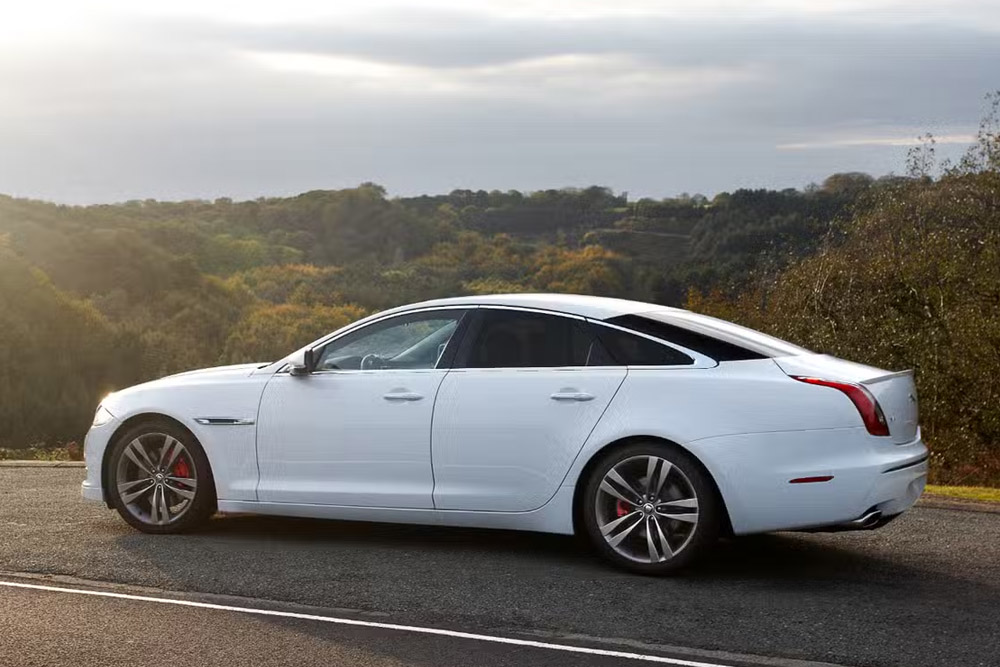 سدان سوپرشارژ ۵۰۰ اسب بخاری جگوار با تجربه سواری لوکس 3 جگوار JX