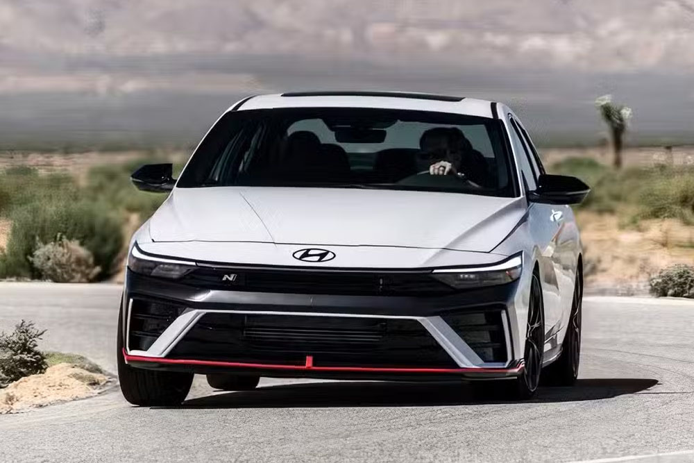 چرا گیربکس دستی، شما را به راننده بهتری تبدیل میکند؟ 2 استفاده از گیربکس دستی